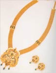 Code KJGJC 2920Gold 22 ktWeight 95 gmsEmerald 10 ctDiamond Polki 10 ct, click here to see large picture.