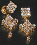 Code KJDT TP 165Gold 18 ktWeight 8.70 gmsDipc. 42Diamond 1.450 ctRs 39,011/-, click here to see large picture.
